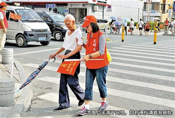 女子扶老人后被家属索赔24万，法院驳回家属诉讼请求